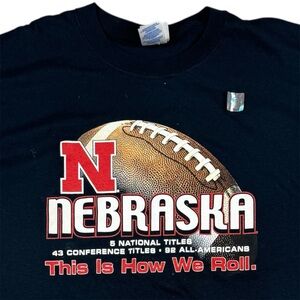 Vintage Nebraska NCAA Football This Is How We Roll Huskers T-shirt Men’s L NWT